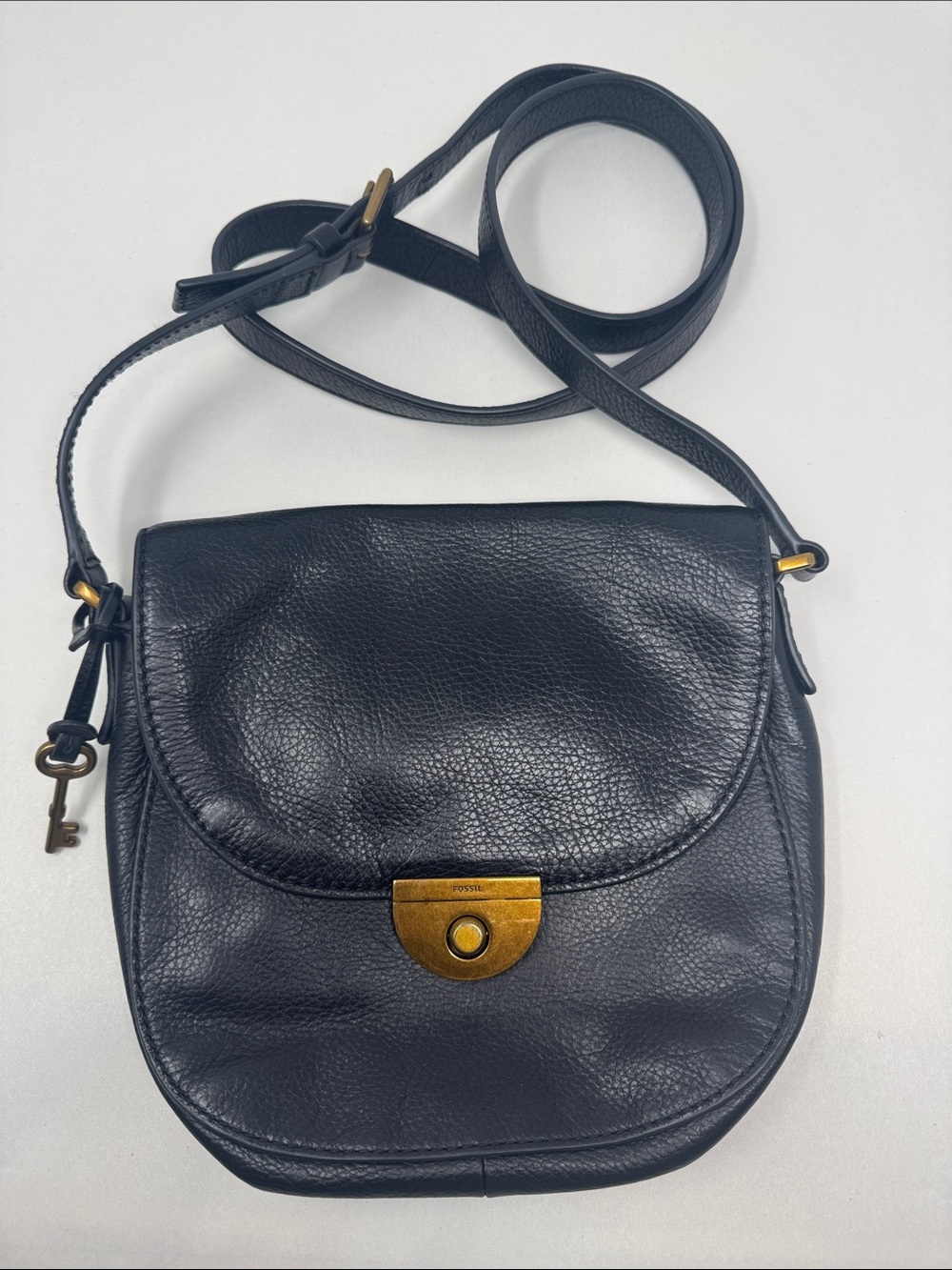 FOSSIL COW HIDE BLACK LEATHER SHOULDER PURSE CROSSBODY BAG BRONZE KEY FOB LOGO